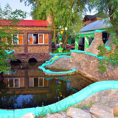 Slavutich Hotel Нова Каховка Екстериор снимка
