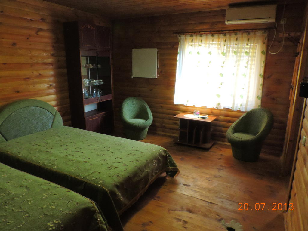 Slavutich Hotel Нова Каховка Стая снимка