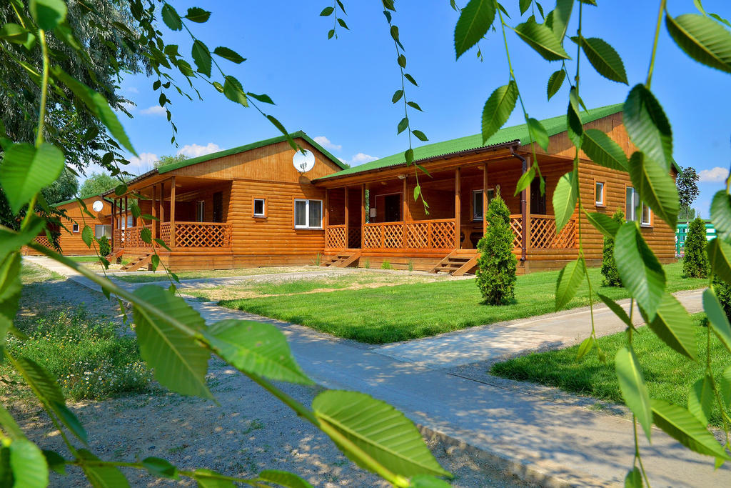 Slavutich Hotel Нова Каховка Екстериор снимка