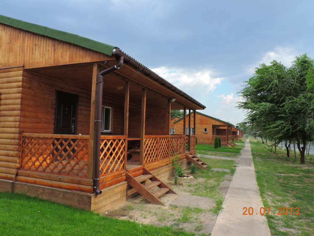 Slavutich Hotel Нова Каховка Екстериор снимка